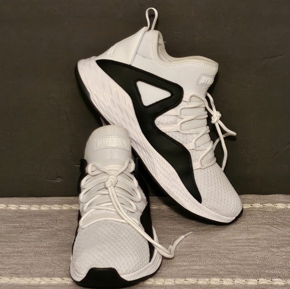 Nike Air Jordan Formula 23 (2016)Basketball Sneakers, M9.5,Like new cond,Blk/Wht - Picture 1 of 6